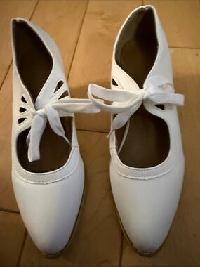 Women's wedding White Tie-Front Mary Jane Flats size 9